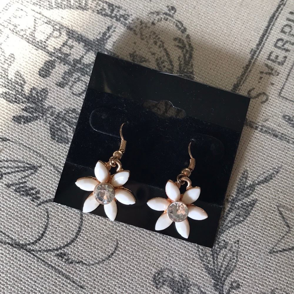 NWOT flower earrings